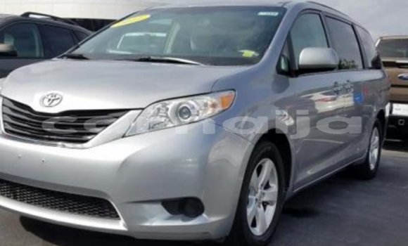 Buy Used Toyota Sienna Silver Car in Zango in Katsina Buy Used Toyota Sienna Silver Car in Zango in Katsina