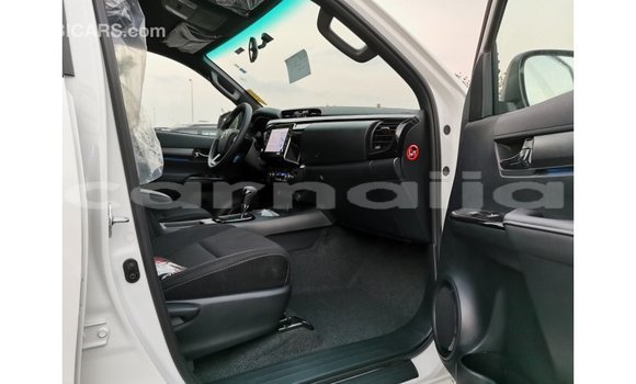 Acheter Import Voiture Toyota Hilux Blanc à Import - Dubai, État d'Abia Acheter Import Voiture Toyota Hilux Blanc à Import - Dubai, État d'Abia
