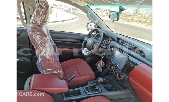 Acheter Import Voiture Toyota Hilux Blanc à Import - Dubai, État d'Abia Acheter Import Voiture Toyota Hilux Blanc à Import - Dubai, État d'Abia