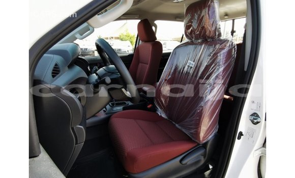 Acheter Import Voiture Toyota Hilux Blanc à Import - Dubai, État d'Abia Acheter Import Voiture Toyota Hilux Blanc à Import - Dubai, État d'Abia