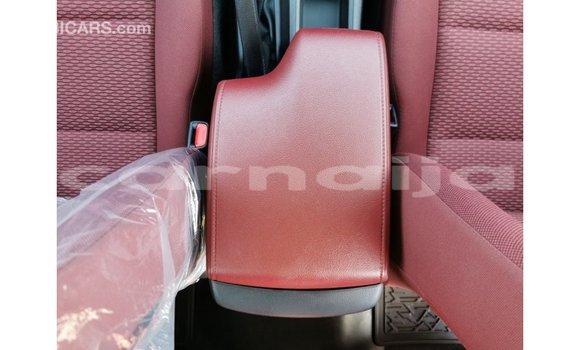 Acheter Import Voiture Toyota Hilux Blanc à Import - Dubai, État d'Abia Acheter Import Voiture Toyota Hilux Blanc à Import - Dubai, État d'Abia