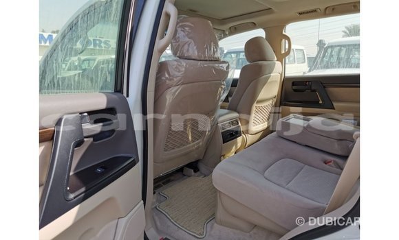 Acheter Import Voiture Toyota Land Cruiser Blanc à Import - Dubai, État d'Abia Acheter Import Voiture Toyota Land Cruiser Blanc à Import - Dubai, État d'Abia
