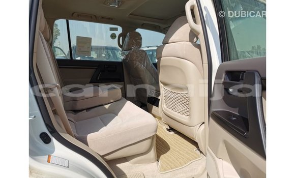 Acheter Import Voiture Toyota Land Cruiser Blanc à Import - Dubai, État d'Abia Acheter Import Voiture Toyota Land Cruiser Blanc à Import - Dubai, État d'Abia