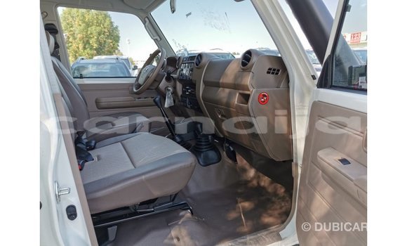 Acheter Import Voiture Toyota Land Cruiser Blanc à Import - Dubai, État d'Abia Acheter Import Voiture Toyota Land Cruiser Blanc à Import - Dubai, État d'Abia