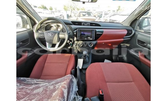 Acheter Import Voiture Toyota Hilux Blanc à Import - Dubai, État d'Abia Acheter Import Voiture Toyota Hilux Blanc à Import - Dubai, État d'Abia