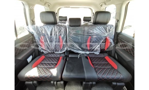 Acheter Import Voiture Toyota Land Cruiser Blanc à Import - Dubai, État d'Abia Acheter Import Voiture Toyota Land Cruiser Blanc à Import - Dubai, État d'Abia