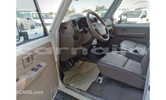 Acheter Import Voiture Toyota Land Cruiser Blanc à Import - Dubai, État d'Abia Acheter Import Voiture Toyota Land Cruiser Blanc à Import - Dubai, État d'Abia