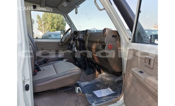 Acheter Import Voiture Toyota Land Cruiser Blanc à Import - Dubai, État d'Abia Acheter Import Voiture Toyota Land Cruiser Blanc à Import - Dubai, État d'Abia