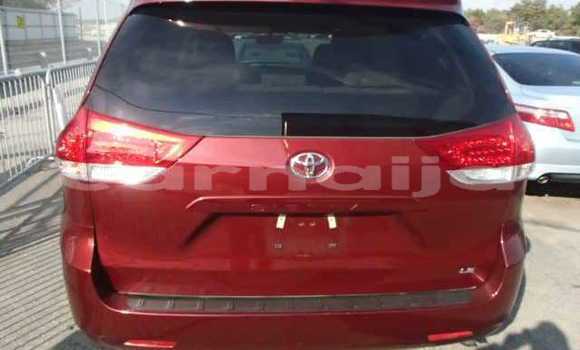 Acheter Import Voiture Toyota Sienna Rouge à Lagos, État de Lagos