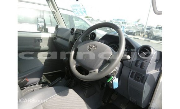 Acheter Import Voiture Toyota Land Cruiser Blanc à Import - Dubai, État d'Abia Acheter Import Voiture Toyota Land Cruiser Blanc à Import - Dubai, État d'Abia
