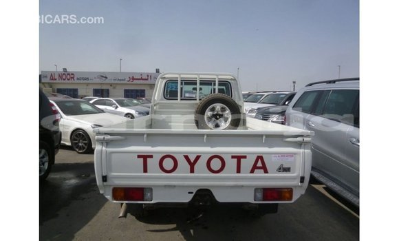Acheter Import Voiture Toyota Land Cruiser Blanc à Import - Dubai, État d'Abia Acheter Import Voiture Toyota Land Cruiser Blanc à Import - Dubai, État d'Abia