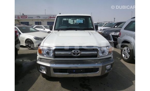 Acheter Import Voiture Toyota Land Cruiser Blanc à Import - Dubai, État d'Abia Acheter Import Voiture Toyota Land Cruiser Blanc à Import - Dubai, État d'Abia