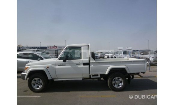 Acheter Import Voiture Toyota Land Cruiser Blanc à Import - Dubai, État d'Abia Acheter Import Voiture Toyota Land Cruiser Blanc à Import - Dubai, État d'Abia