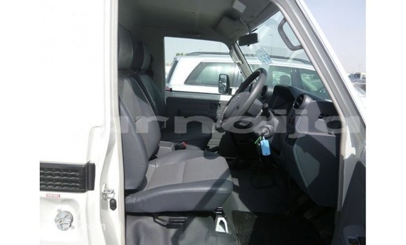 Acheter Import Voiture Toyota Land Cruiser Blanc à Import - Dubai, État d'Abia Acheter Import Voiture Toyota Land Cruiser Blanc à Import - Dubai, État d'Abia