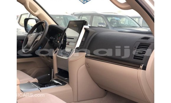 Buy Import Toyota Land Cruiser White Car in Import - Dubai in Abia State Buy Import Toyota Land Cruiser White Car in Import - Dubai in Abia State