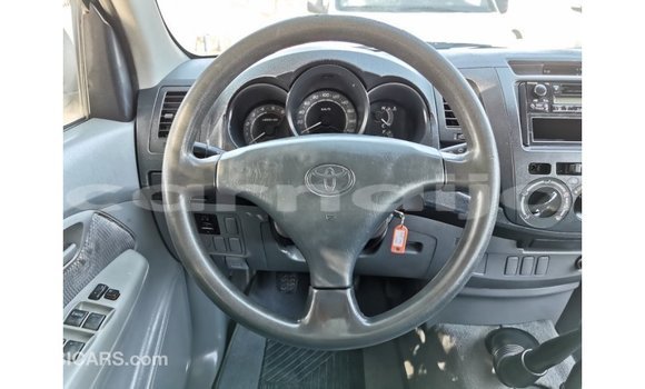 Acheter Import Voiture Toyota Hilux Blanc à Import - Dubai, État d'Abia Acheter Import Voiture Toyota Hilux Blanc à Import - Dubai, État d'Abia