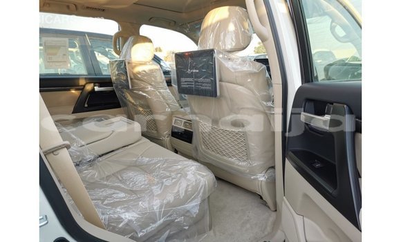 Buy Import Toyota Land Cruiser White Car in Import - Dubai in Abia State Buy Import Toyota Land Cruiser White Car in Import - Dubai in Abia State