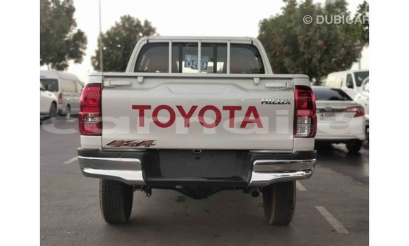 Acheter Import Voiture Toyota Hilux Blanc à Import - Dubai, État d'Abia Acheter Import Voiture Toyota Hilux Blanc à Import - Dubai, État d'Abia