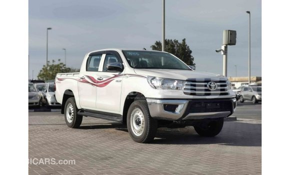 Acheter Import Voiture Toyota Hilux Blanc à Import - Dubai, État d'Abia Acheter Import Voiture Toyota Hilux Blanc à Import - Dubai, État d'Abia