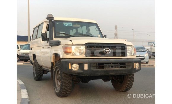 Buy Import Toyota Land Cruiser White Car in Import - Dubai in Abia State Buy Import Toyota Land Cruiser White Car in Import - Dubai in Abia State