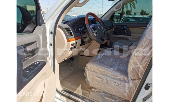 Buy Import Toyota Land Cruiser White Car in Import - Dubai in Abia State Buy Import Toyota Land Cruiser White Car in Import - Dubai in Abia State