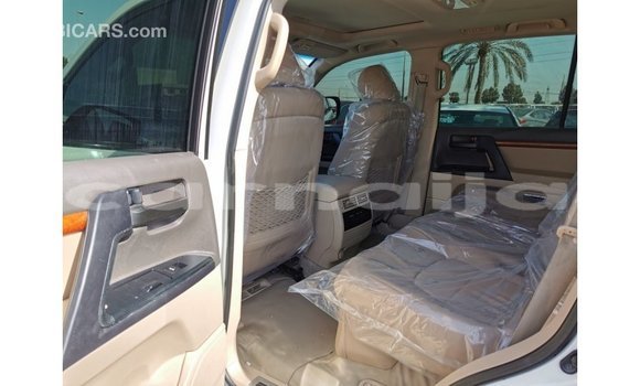 Buy Import Toyota Land Cruiser White Car in Import - Dubai in Abia State Buy Import Toyota Land Cruiser White Car in Import - Dubai in Abia State