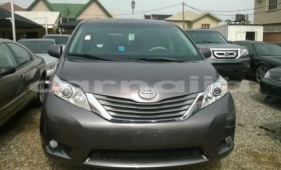 Acheter Occasion Voiture Toyota Sienna Noir à Lagos, État de Lagos Acheter Occasion Voiture Toyota Sienna Noir à Lagos, État de Lagos