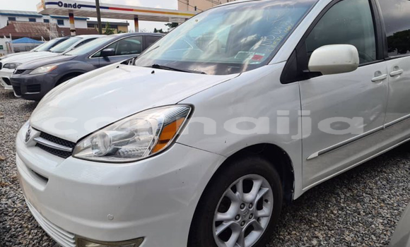 Acheter Occasion Voiture Toyota Sienna Blanc à Abeokuta, État d'Ogun Acheter Occasion Voiture Toyota Sienna Blanc à Abeokuta, État d'Ogun