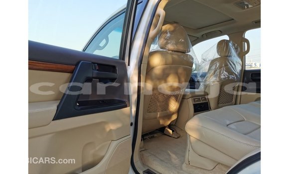 Buy Import Toyota Land Cruiser White Car in Import - Dubai in Abia State Buy Import Toyota Land Cruiser White Car in Import - Dubai in Abia State