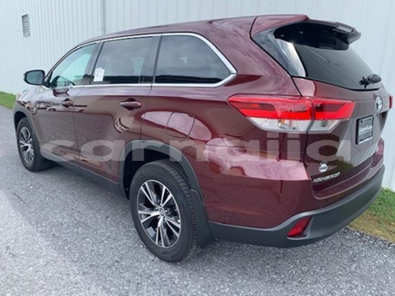 Big with watermark 2019 toyota highlander.....2