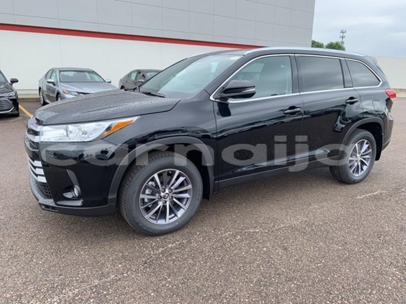 Big with watermark 2019 toyota highlander....2
