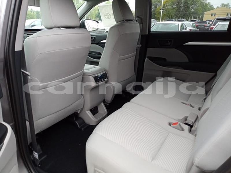 Big with watermark 2019 toyota highlander...8