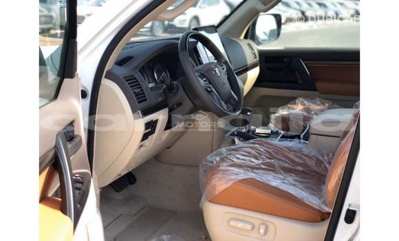 Acheter Import Voiture Toyota Land Cruiser Blanc à Import - Dubai, État d'Abia Acheter Import Voiture Toyota Land Cruiser Blanc à Import - Dubai, État d'Abia