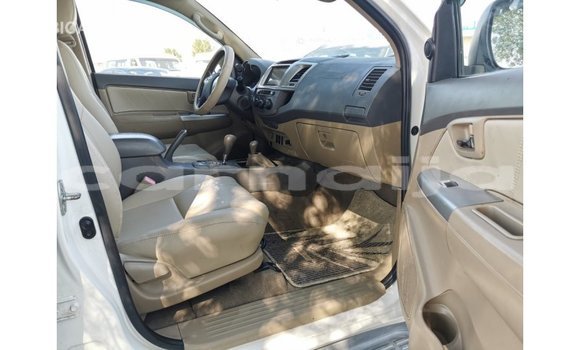 Acheter Import Voiture Toyota Fortuner Blanc à Import - Dubai, État d'Abia Acheter Import Voiture Toyota Fortuner Blanc à Import - Dubai, État d'Abia