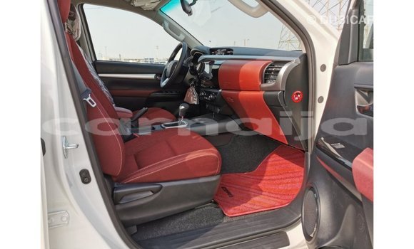 Acheter Import Voiture Toyota Hilux Blanc à Import - Dubai, État d'Abia Acheter Import Voiture Toyota Hilux Blanc à Import - Dubai, État d'Abia