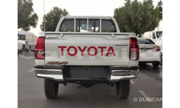 Acheter Import Voiture Toyota Hilux Blanc à Import - Dubai, État d'Abia Acheter Import Voiture Toyota Hilux Blanc à Import - Dubai, État d'Abia