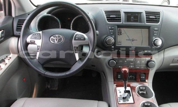 Buy Used Toyota Highlander Beige Car in Lagos in Lagos State Buy Used Toyota Highlander Beige Car in Lagos in Lagos State