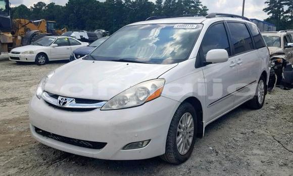 Buy Used Toyota Sienna White Car in Lagos in Lagos State