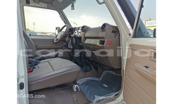 Buy Import Toyota Land Cruiser White Car in Import - Dubai in Abia State Buy Import Toyota Land Cruiser White Car in Import - Dubai in Abia State