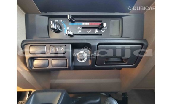 Acheter Import Voiture Toyota Land Cruiser Blanc à Import - Dubai, État d'Abia Acheter Import Voiture Toyota Land Cruiser Blanc à Import - Dubai, État d'Abia