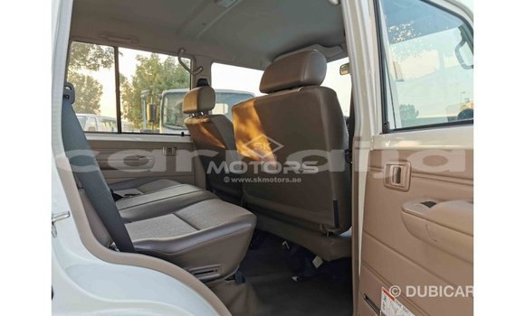 Acheter Import Voiture Toyota Land Cruiser Blanc à Import - Dubai, État d'Abia Acheter Import Voiture Toyota Land Cruiser Blanc à Import - Dubai, État d'Abia