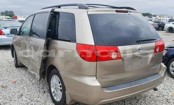 Buy Used Toyota Sienna Beige Car in Lagos in Lagos State Buy Used Toyota Sienna Beige Car in Lagos in Lagos State