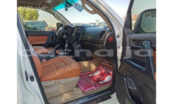 Acheter Import Voiture Toyota Land Cruiser Blanc à Import - Dubai, État d'Abia Acheter Import Voiture Toyota Land Cruiser Blanc à Import - Dubai, État d'Abia