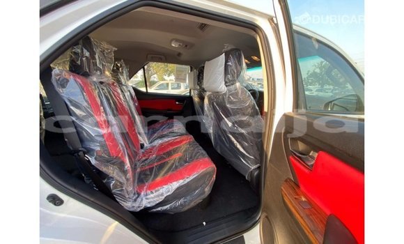 Acheter Import Voiture Toyota Fortuner Blanc à Import - Dubai, État d'Abia Acheter Import Voiture Toyota Fortuner Blanc à Import - Dubai, État d'Abia