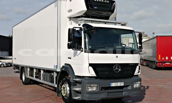Buy Used Mercedes‒Benz Truck White Truck in Aba in Abia State Buy Used Mercedes‒Benz Truck White Truck in Aba in Abia State