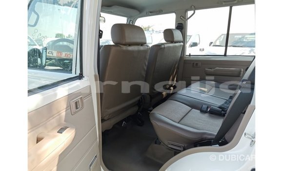 Acheter Import Voiture Toyota Land Cruiser Blanc à Import - Dubai, État d'Abia Acheter Import Voiture Toyota Land Cruiser Blanc à Import - Dubai, État d'Abia