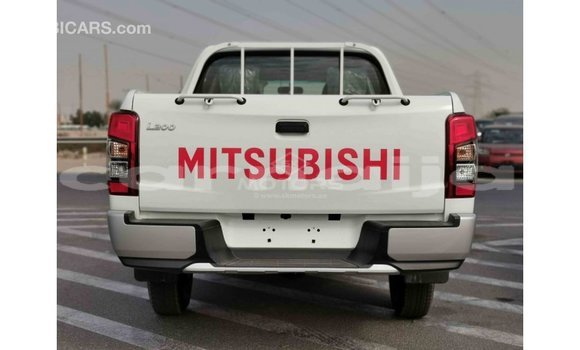 Buy Import Mitsubishi L200 White Car in Import - Dubai in Abia State Buy Import Mitsubishi L200 White Car in Import - Dubai in Abia State