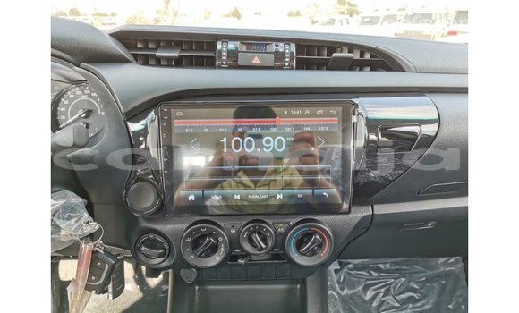 Acheter Import Voiture Toyota Hilux Blanc à Import - Dubai, État d'Abia Acheter Import Voiture Toyota Hilux Blanc à Import - Dubai, État d'Abia