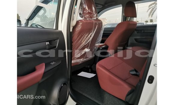 Buy Import Toyota Hilux White Car in Import - Dubai in Abia State Buy Import Toyota Hilux White Car in Import - Dubai in Abia State