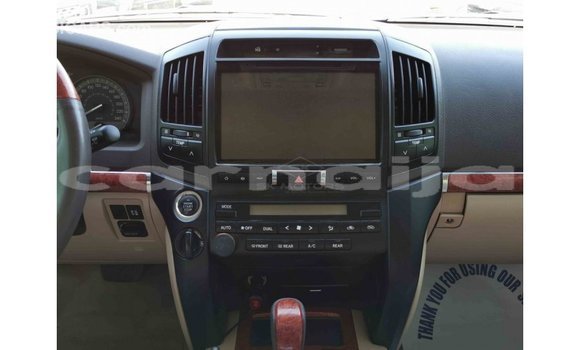 Buy Import Toyota Land Cruiser White Car in Import - Dubai in Abia State Buy Import Toyota Land Cruiser White Car in Import - Dubai in Abia State